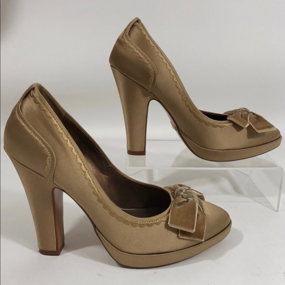 Cole Haan Nike Gold Satin Bow Heels fits a 6
